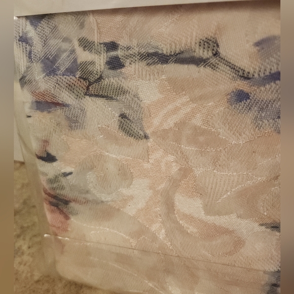 Vintage 1980s 1990s Round Floral Tablecloth NOS - Picture 3 of 8